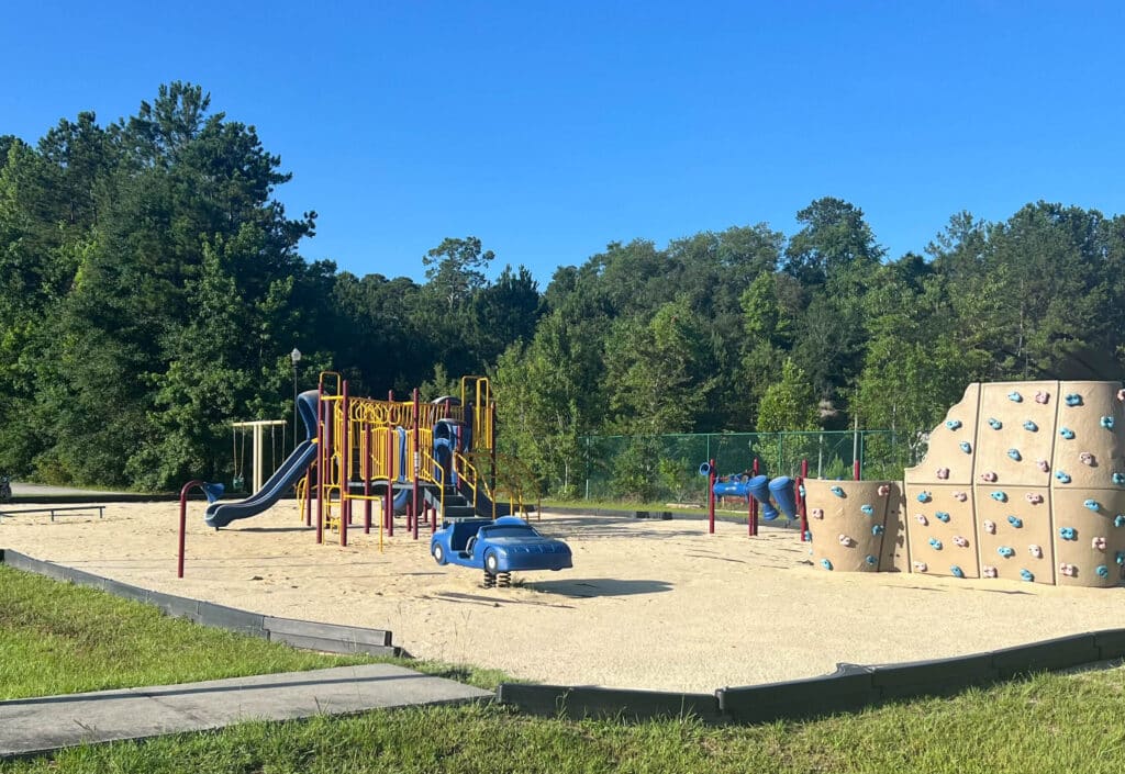 5b98cd_5e79a0f44d4d4be69ed6e52154968303mv2-scaled-aspect-ratio-466-321